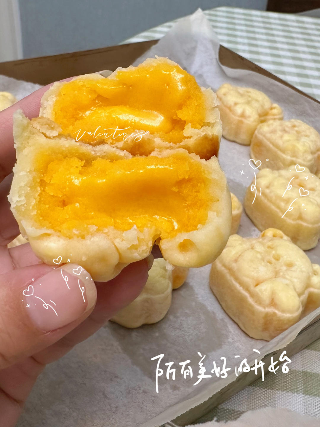 💃奶黄流心月饼——这是可以让你坐稳朋友圈厨霸位置的月饼🥮，没人点赞算我输👎