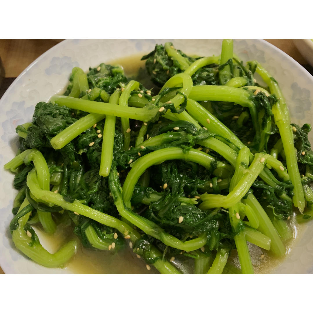 凉拌芹菜叶