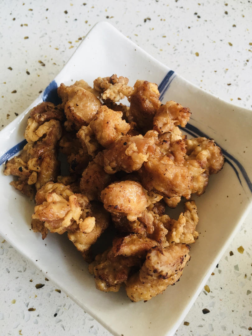 周末在家追剧,看了一天的《深夜食堂》,于是晚餐就做了日式炸鸡块和酒