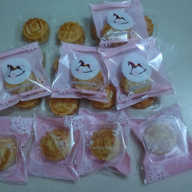 广式蛋黄莲蓉月饼