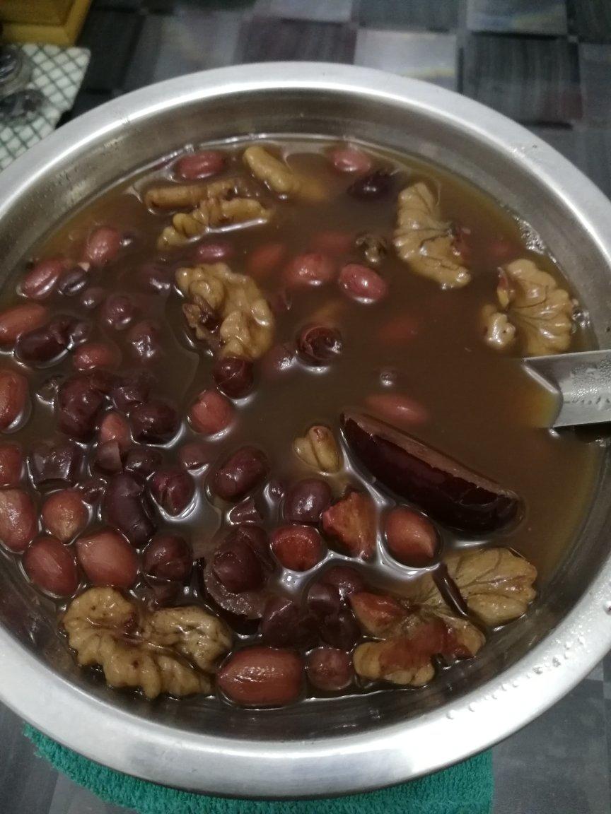 婷儿333做的红豆花生糖水