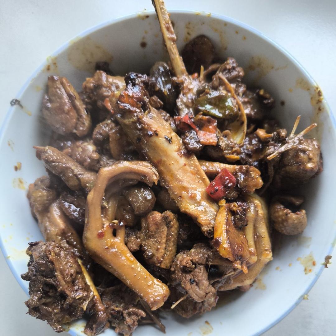 传统正宗的啤酒鸭配方和做法，鲜嫩香浓，只需炒千万不要焯水