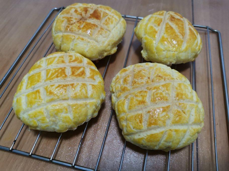 好吃到炸裂的港式菠萝包（附带制作酥皮的小视频）