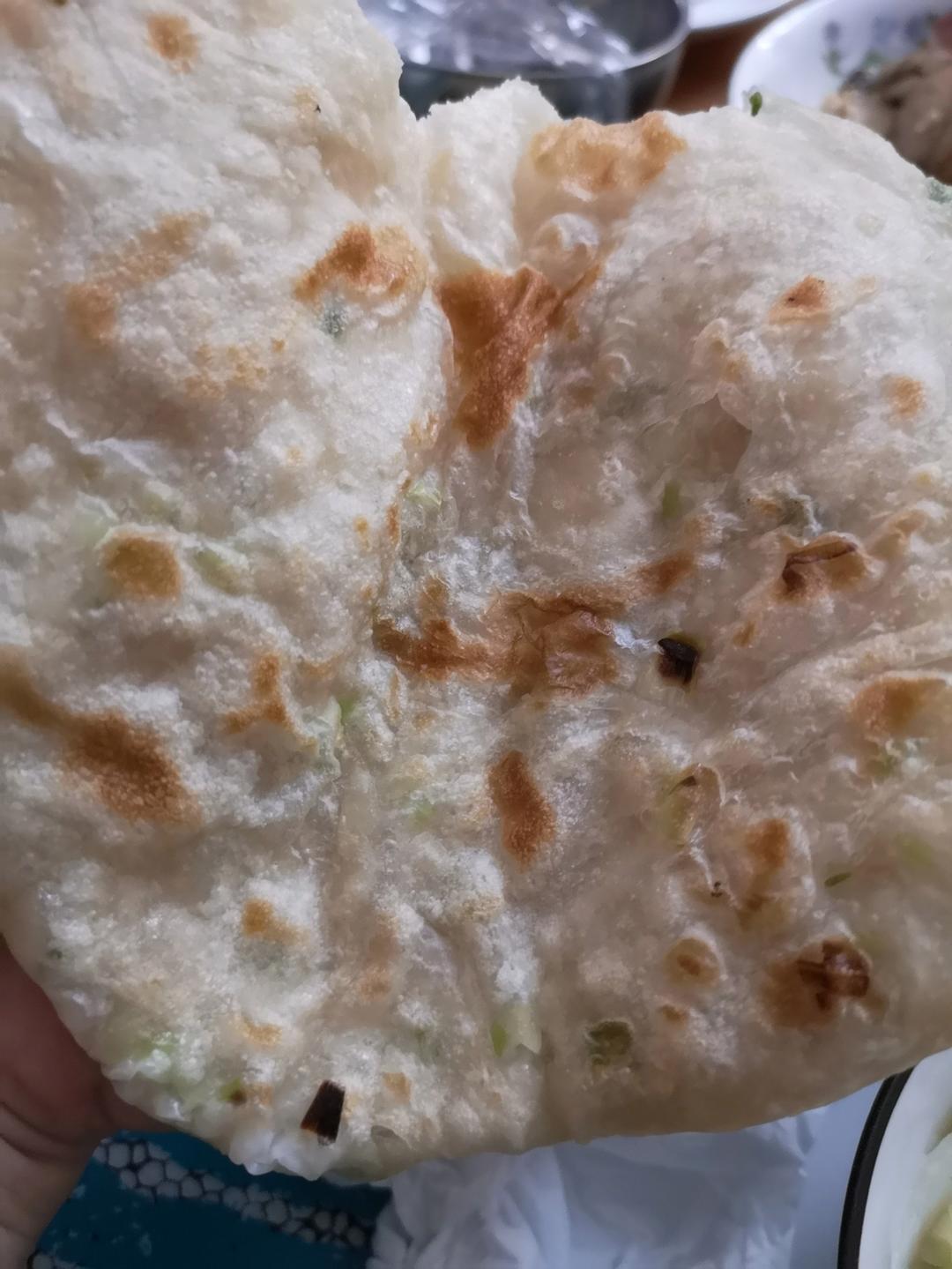 葱花大饼、蓬松柔软又简单的大葱烙饼