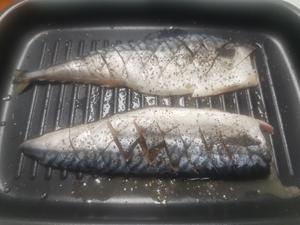 日式烤青花鱼的做法 步骤1