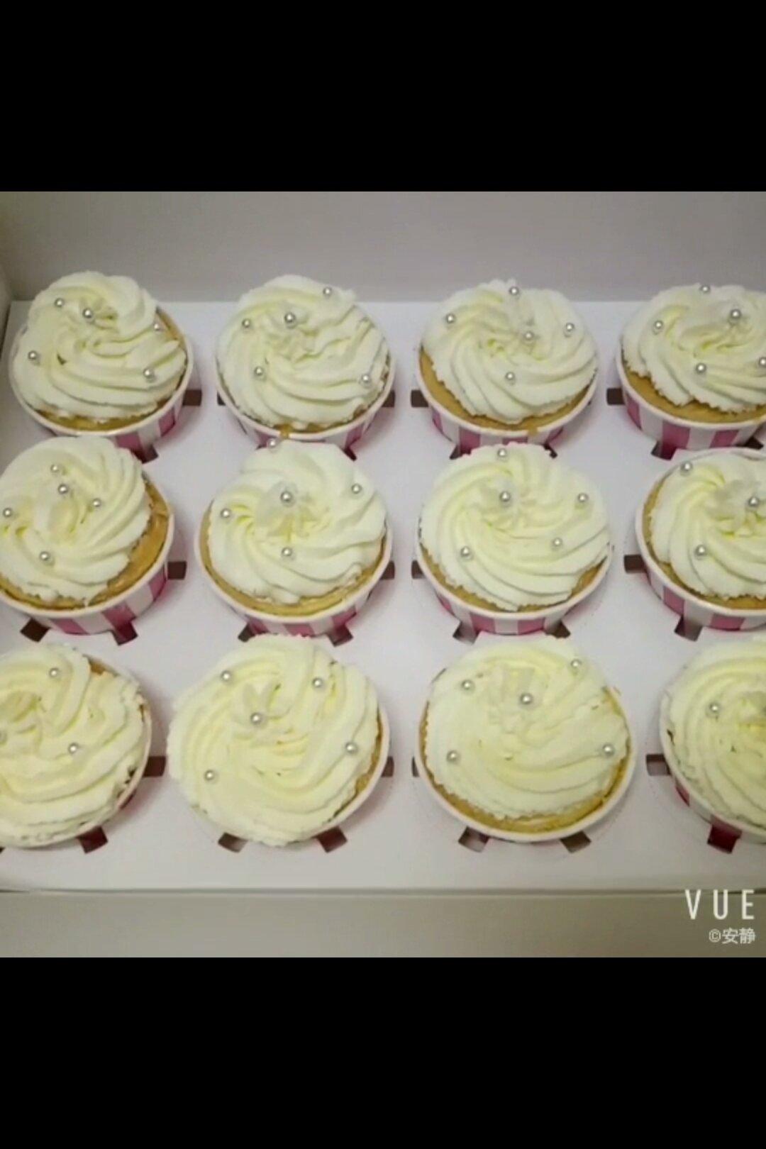咹静的橙子做的裱花嘴挤花大全:各式各样的 cupcake纸杯蛋糕挤法