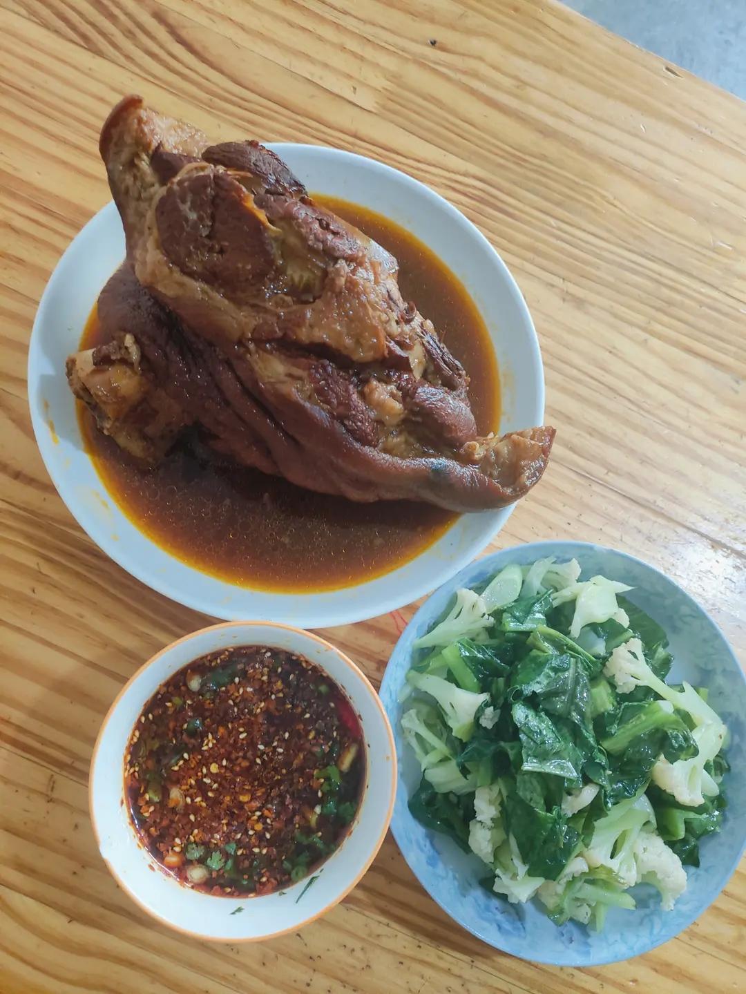 红烧肘子
