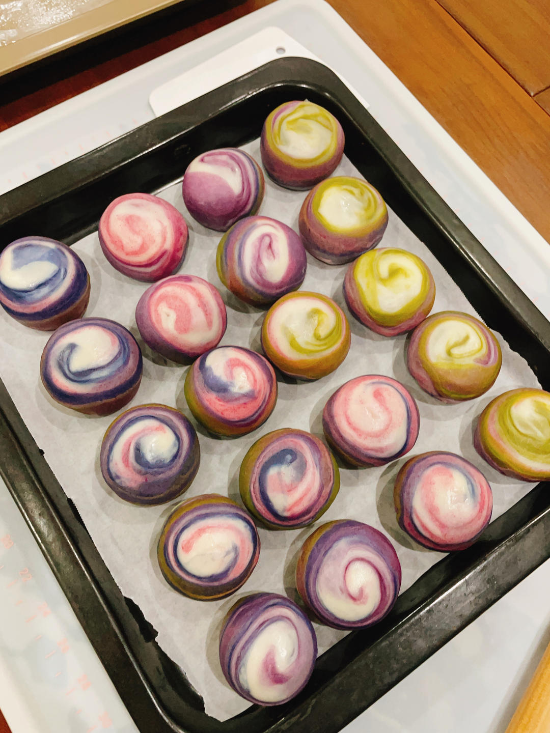 彩虹蛋黄酥（独角兽蛋黄酥）