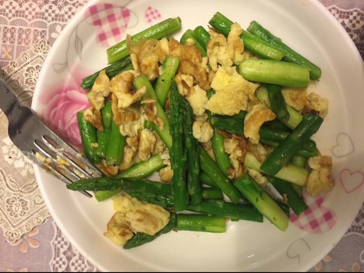 芦笋炒鸡蛋