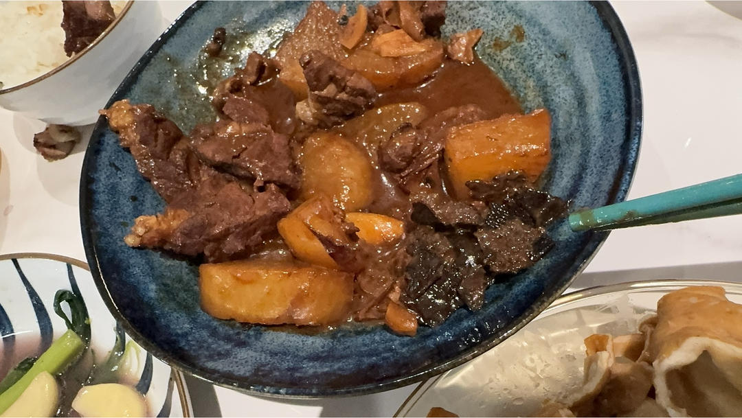 萝卜焖牛腩 （好吃得可以摆摊了）