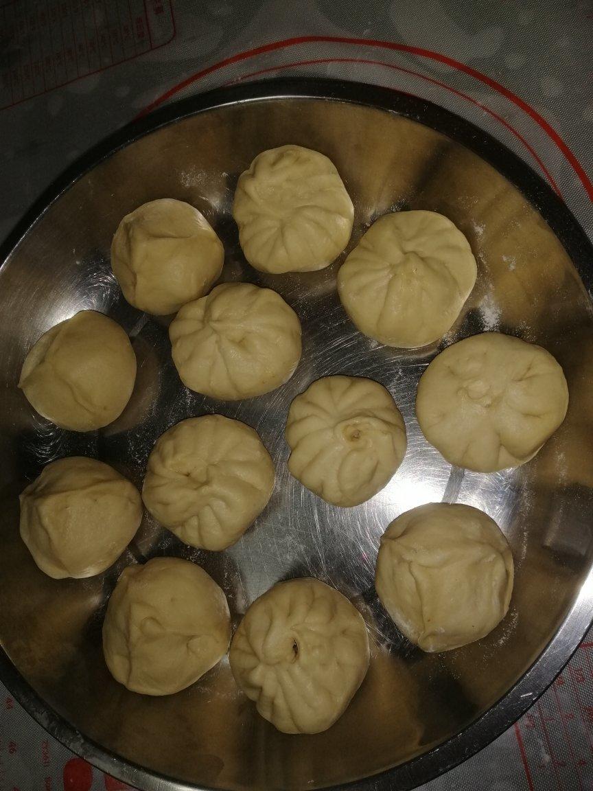 云朵般松软爆浆蜜汁叉烧包