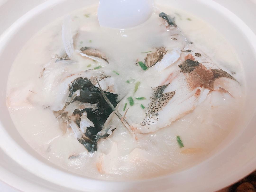 奶白鱼头豆腐汤