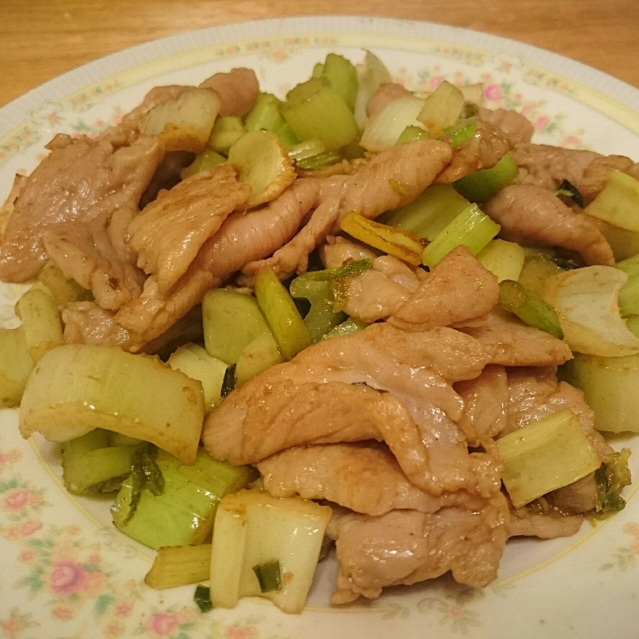 芹菜炒肉