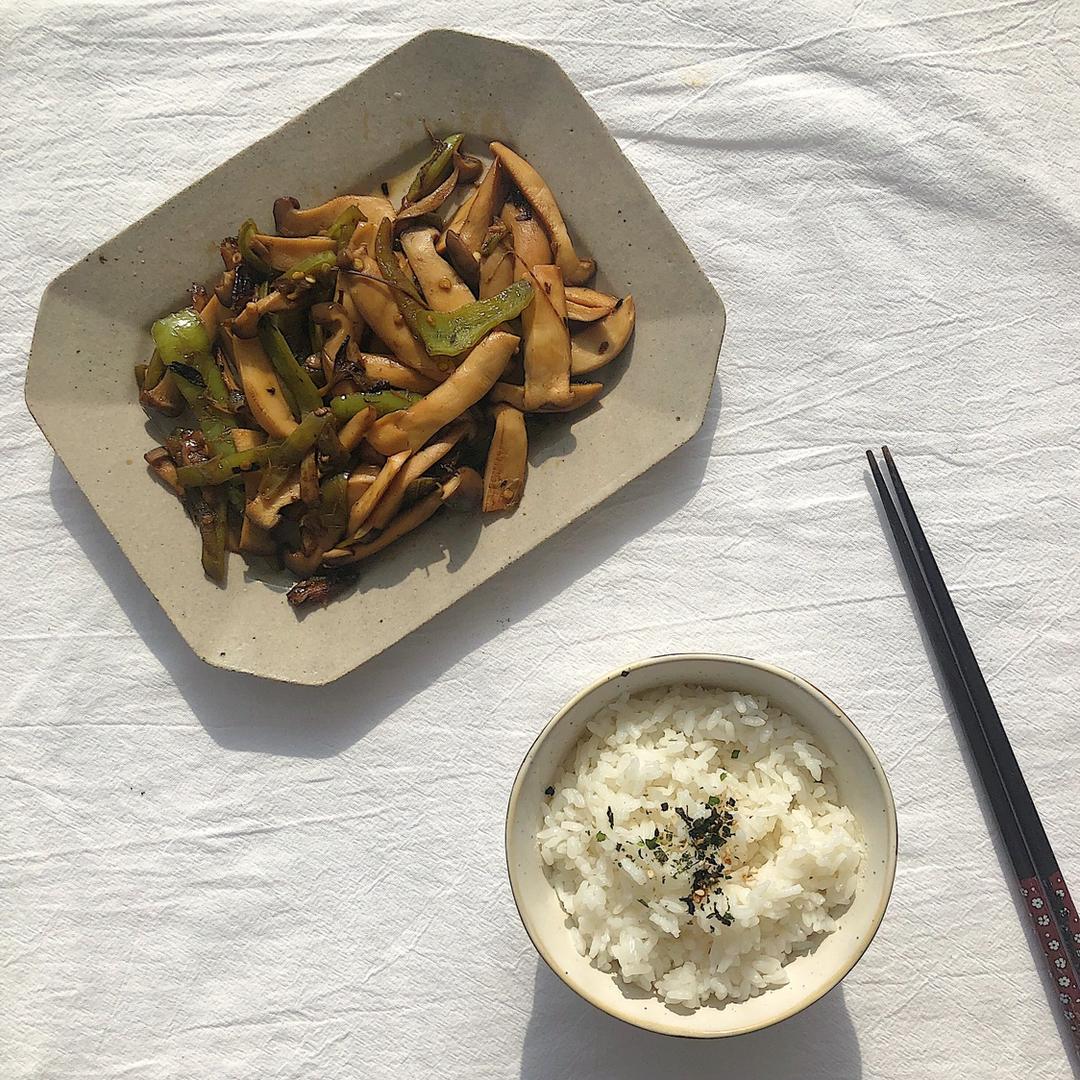 青椒素炒杏鲍菇