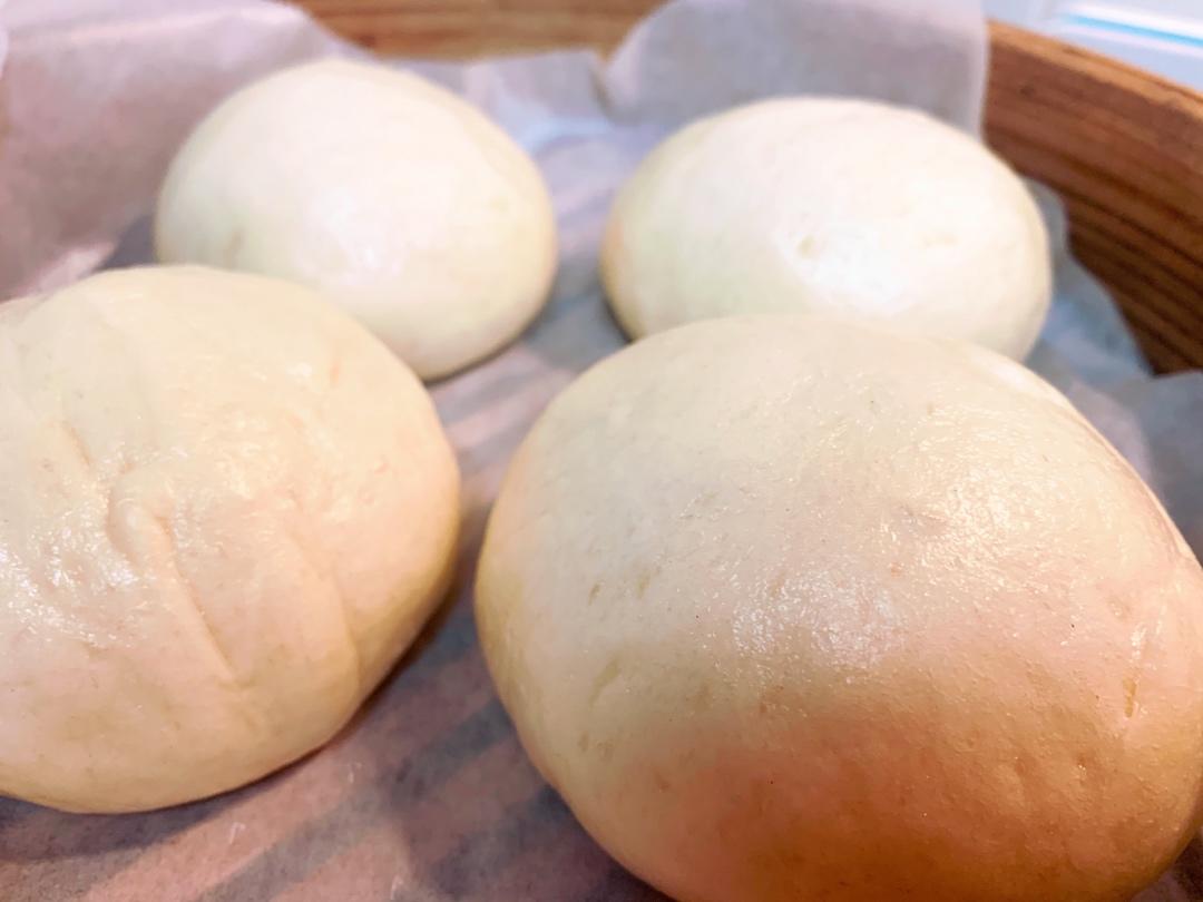 像面包般柔软的奶香馒头（最简单的揉面做法)