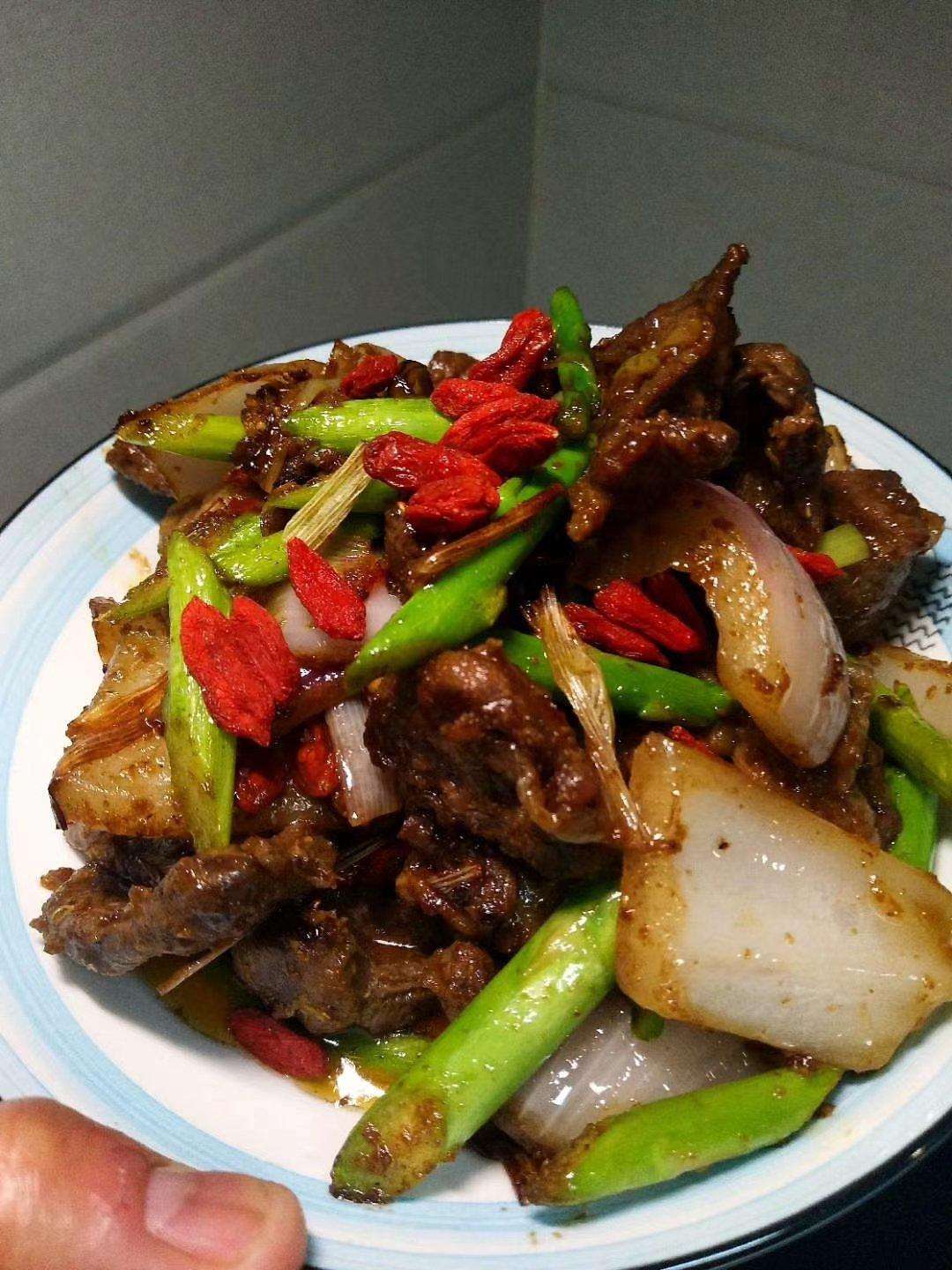 芦笋炒牛肉