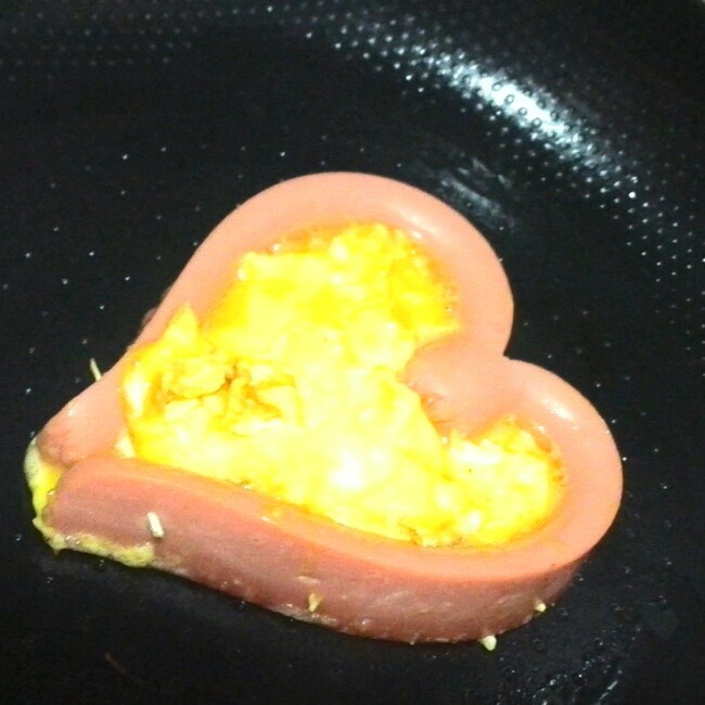 爱心香肠煎蛋