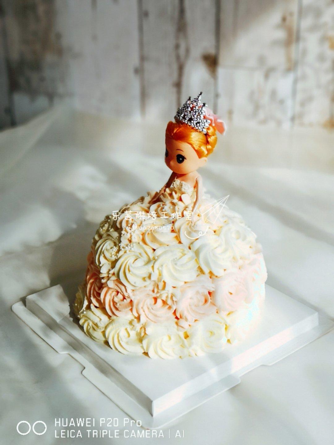 艾莎公主芭比褶皱波浪裙摆