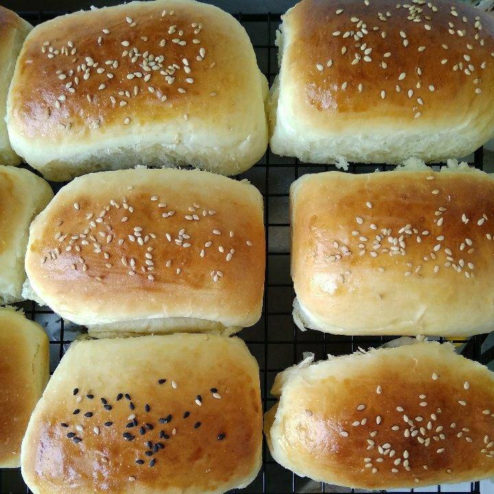 汤种肉松沙拉小面包