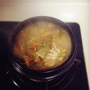 金枪鱼泡菜锅的做法 步骤4