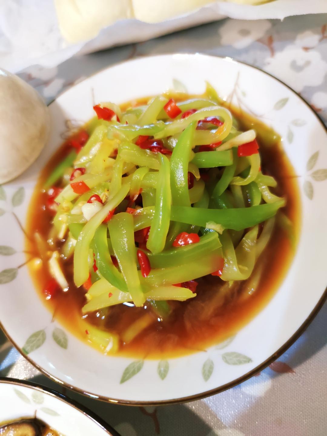 97凉拌(窝笋)青笋,73简单容易的做法