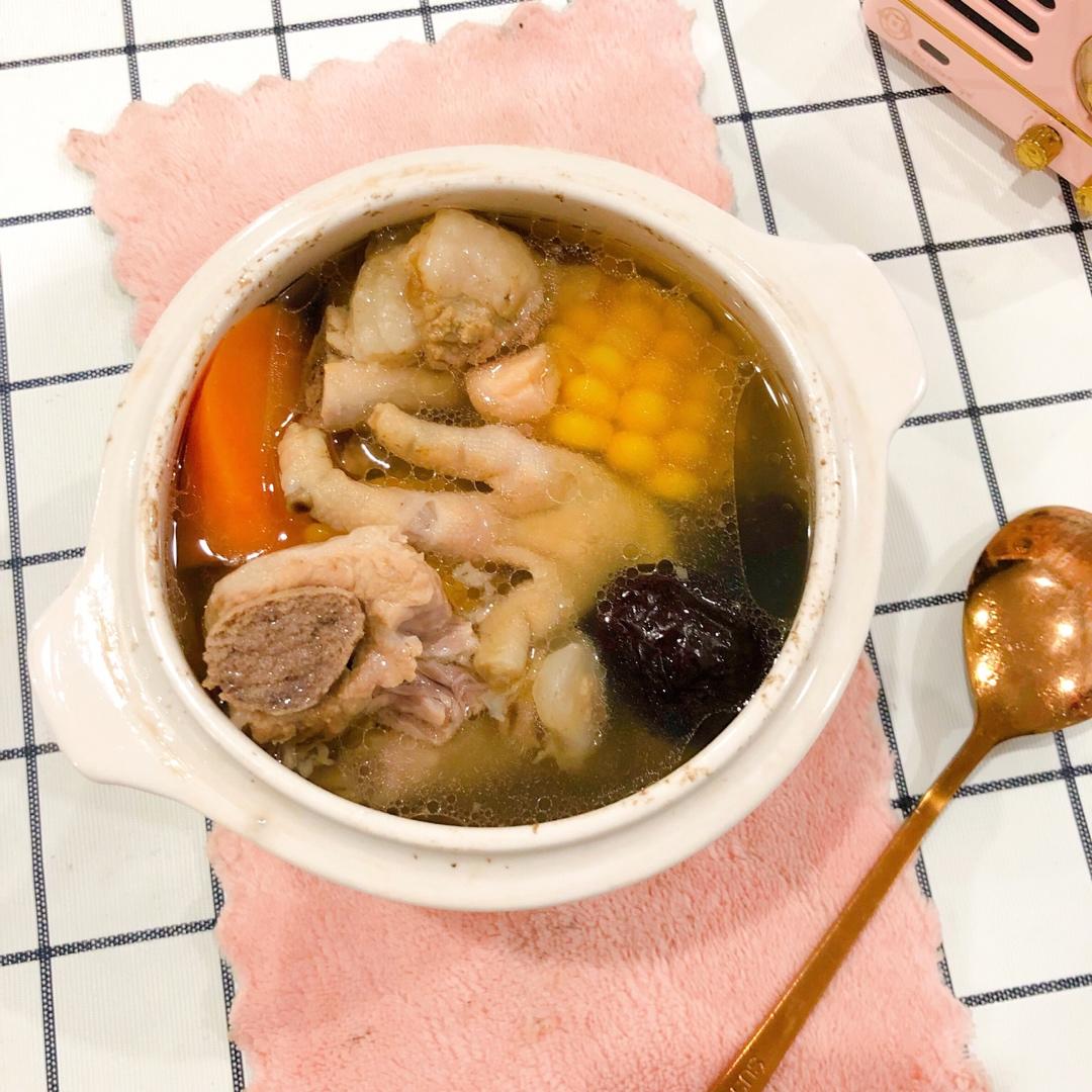 胡萝卜玉米排骨汤