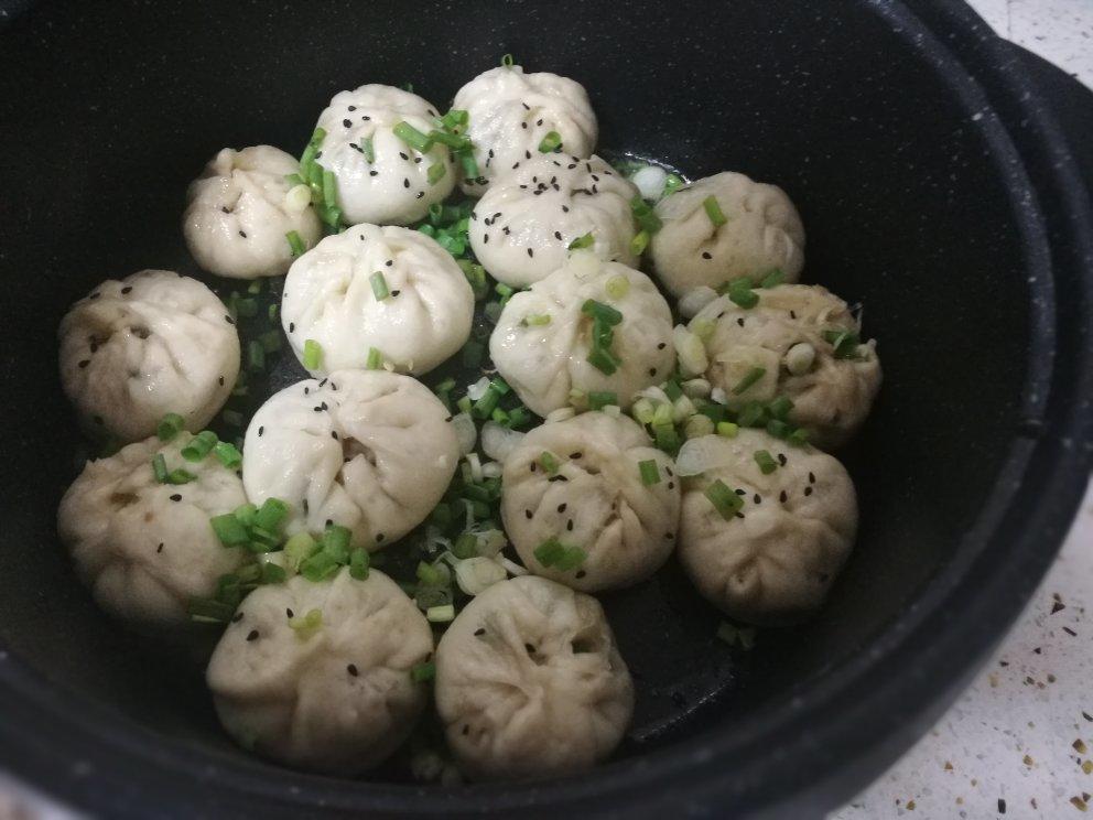 生煎包（新视频。猪肉韭菜莲藕生煎包）