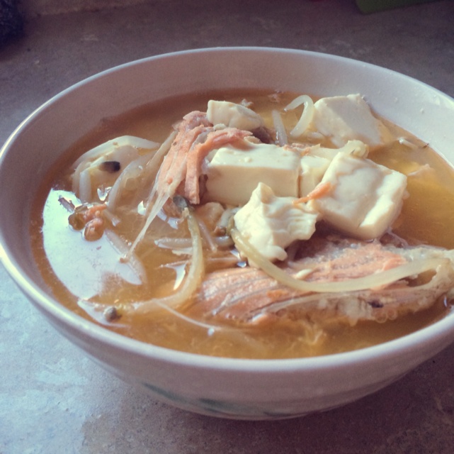 三文鱼骨豆腐味增汤