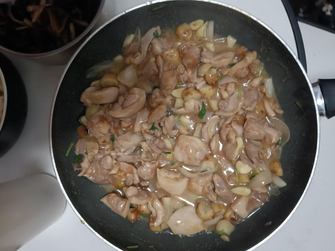 香味十足的沙姜鸡煲