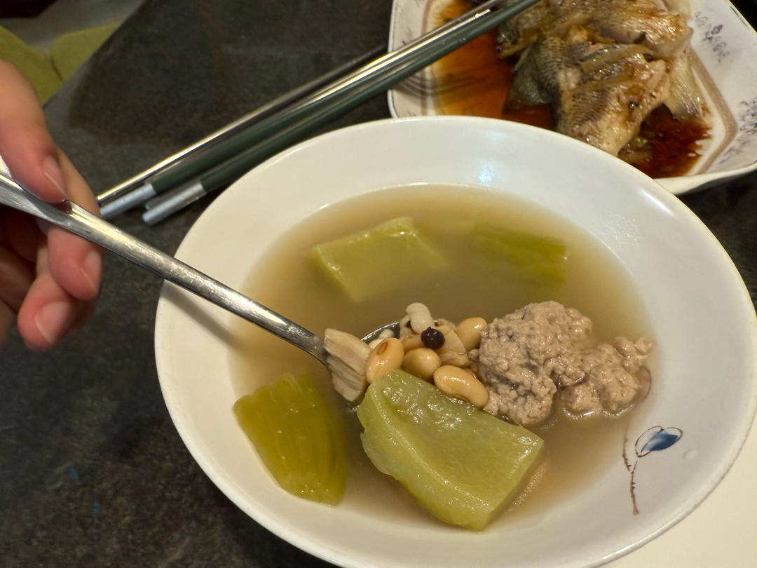 夏季到，广东经典的降火靓汤要开始啦‼️苦瓜黄豆芽排骨汤