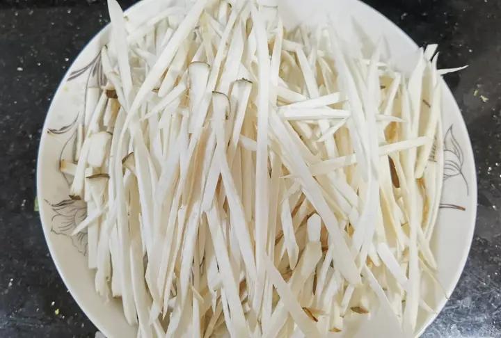 比肉还好吃的【手撕凉拌杏鲍菇】，上桌扫光光