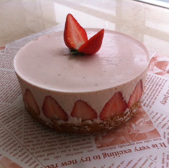 草莓乳酪慕斯