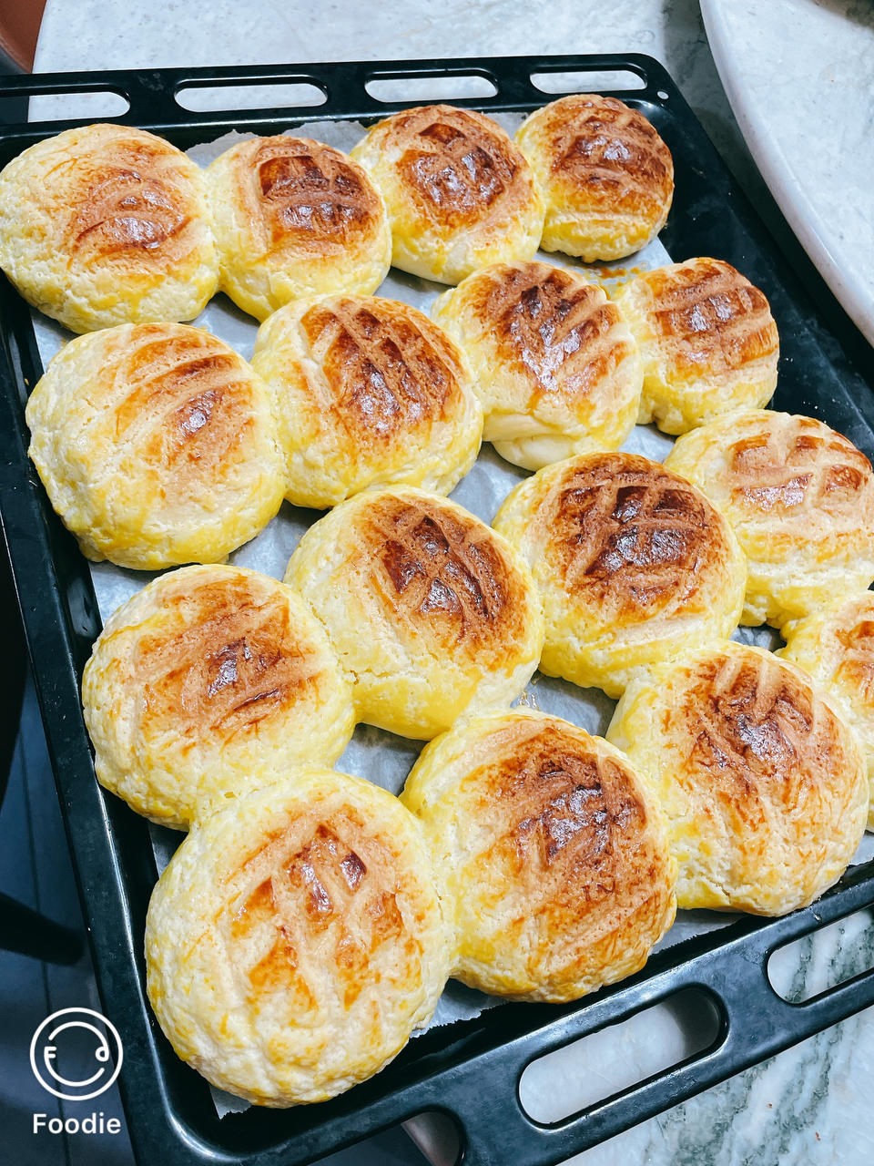 好吃到炸裂的港式菠萝包（附带制作酥皮的小视频）