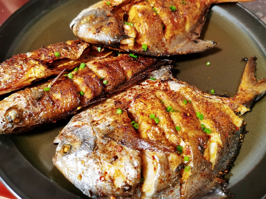 家庭版烤鲳鱼黄鱼的做法 步骤10