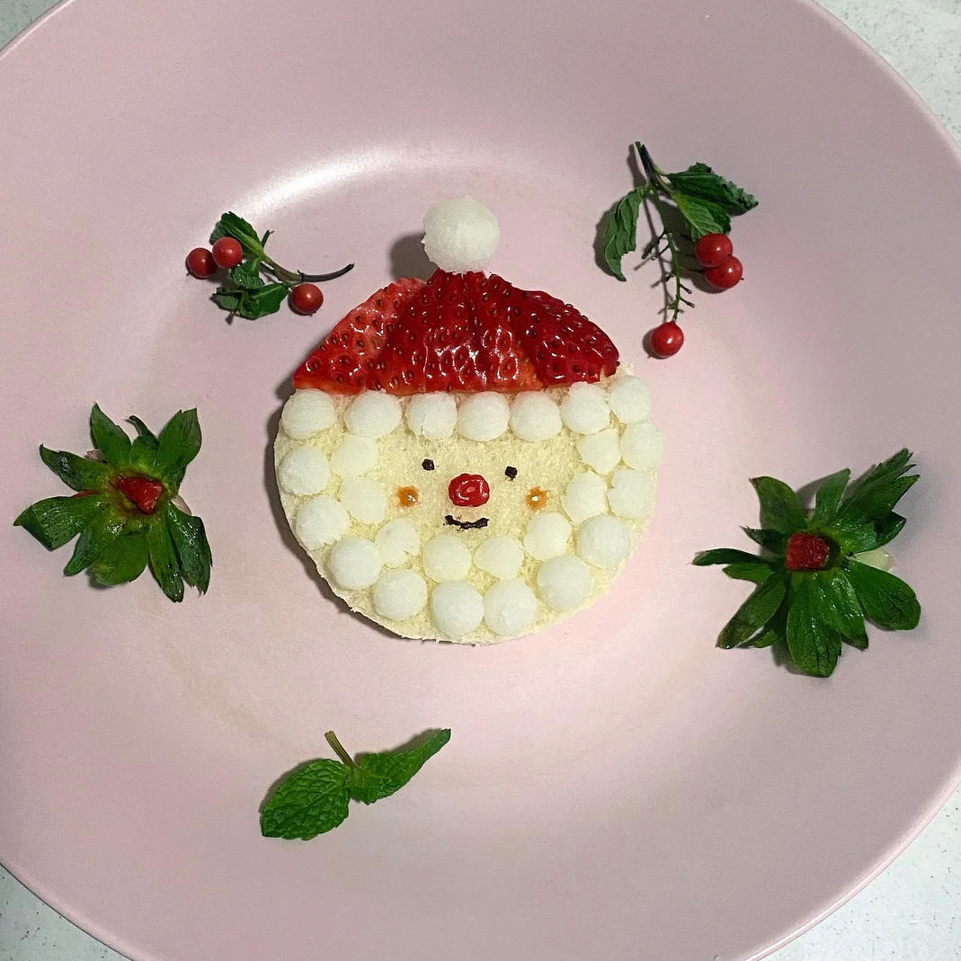 圣诞老人草莓蛋糕