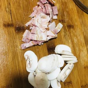 奶油蘑菇面的做法 步骤4