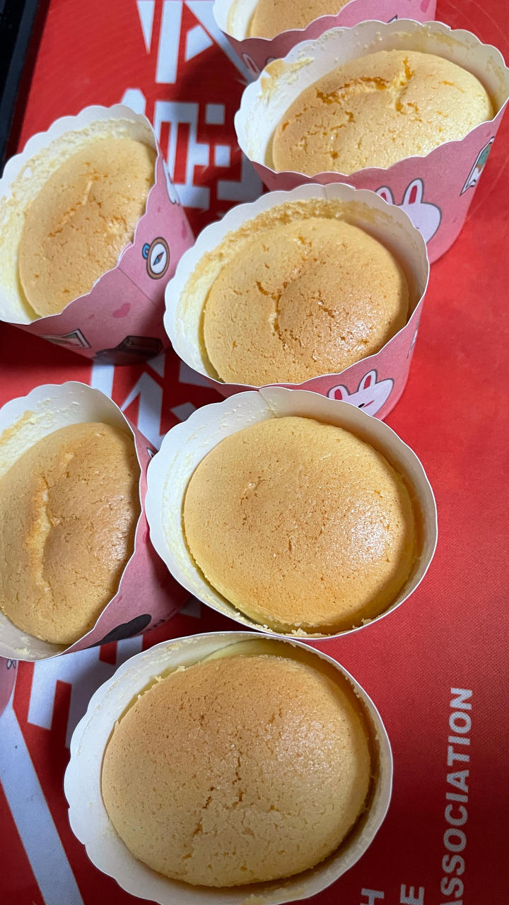 消耗淡奶油之作——淡奶油小蛋糕