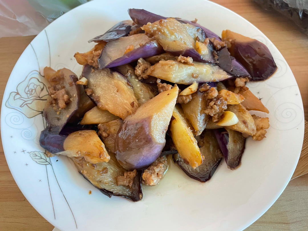 不会变黑的肉末茄子特别废饭