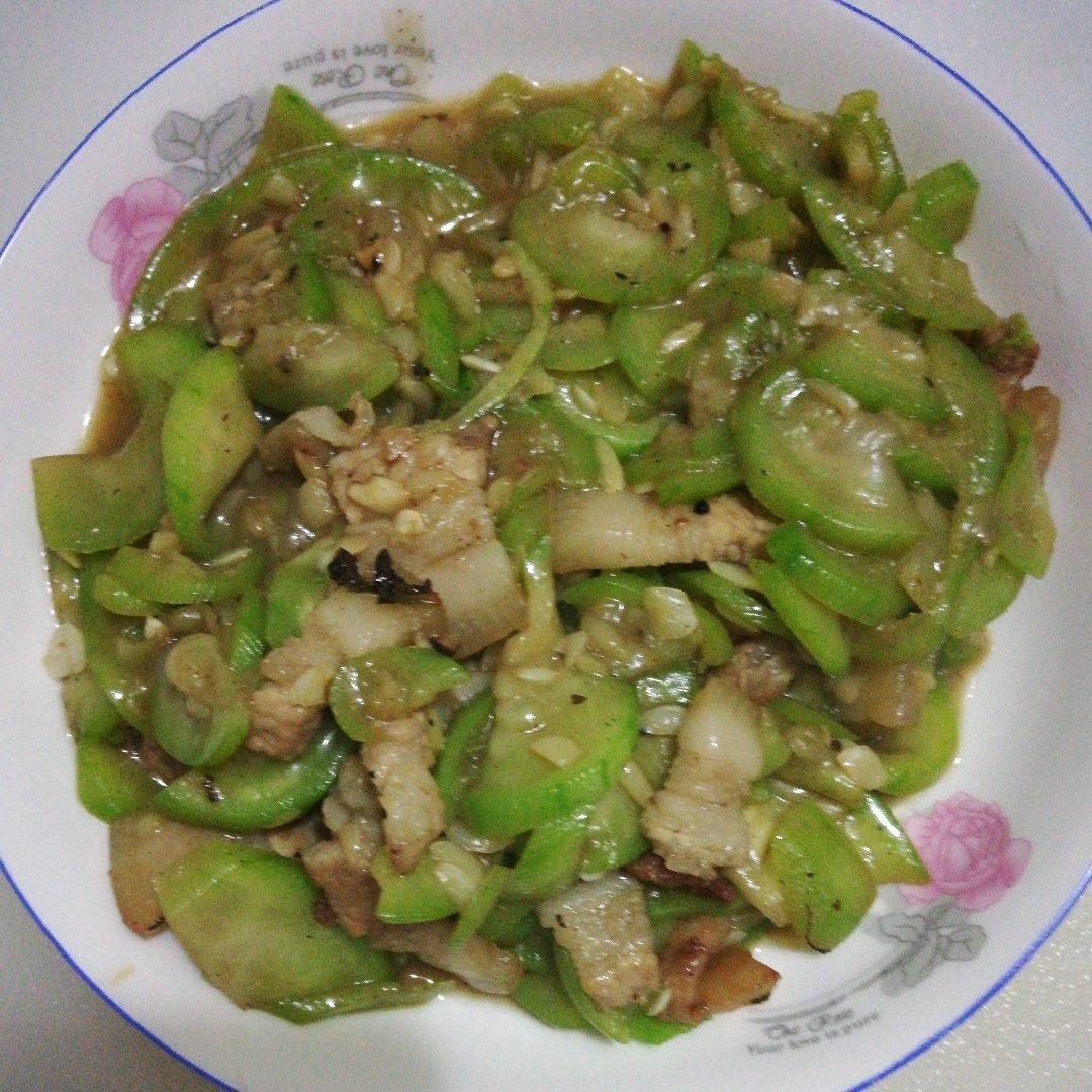 丝瓜炒肉片