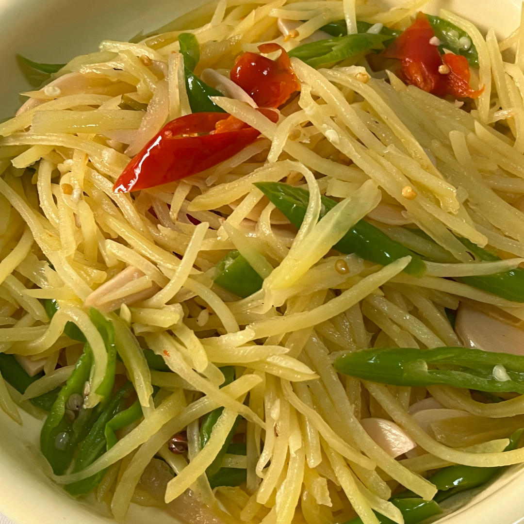 〈辣椒炒土豆丝〉，新手必学，欣小厨 😉