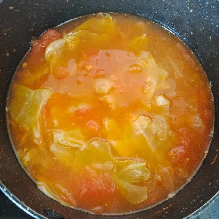 辣白菜番茄时蔬汤