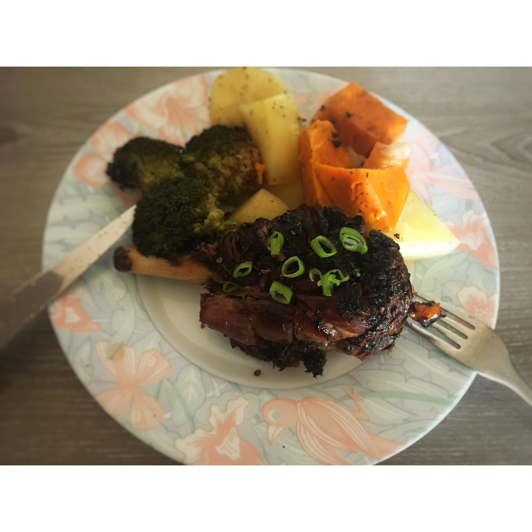 孜然蒜香烤羊腿