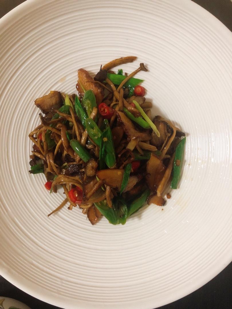 茶树菇炒腊肉
