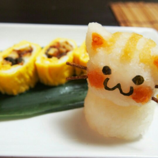 黑白纹小猫饭团