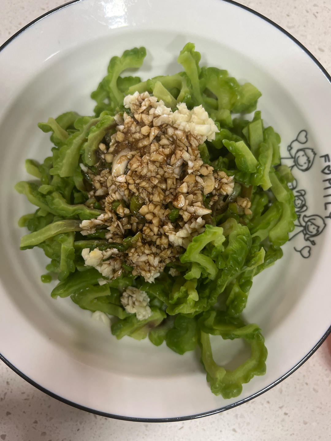 凉拌苦瓜(色碧、味脆)