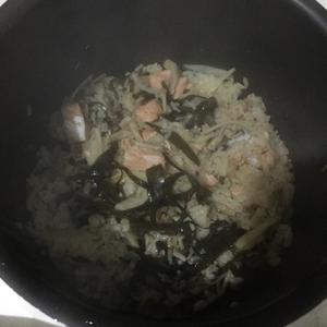 三文鱼炊饭的做法 步骤4