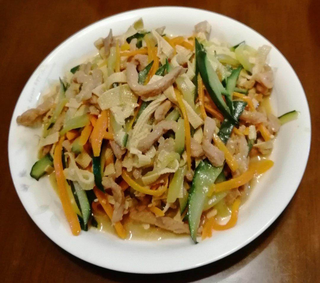 青椒豆腐皮炒肉丝