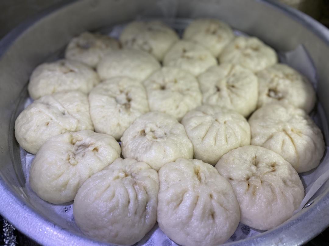 松软多汁的肉包子