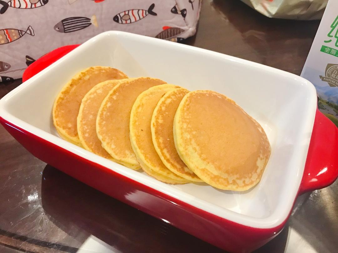 【减脂早餐】无油香蕉松饼（超简单）