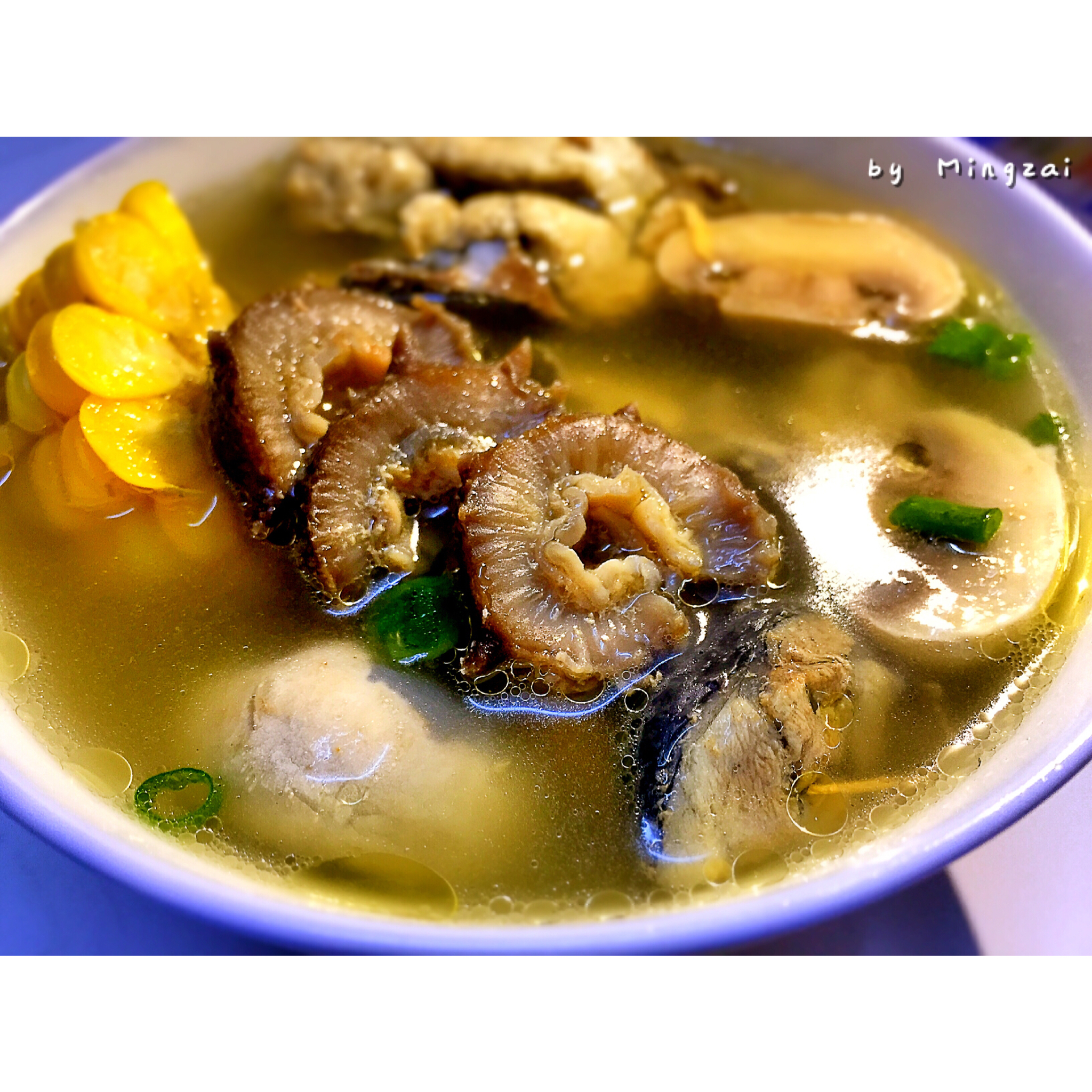 年宴经典压轴汤【鲜掉眉毛的海参口蘑土鸡汤】